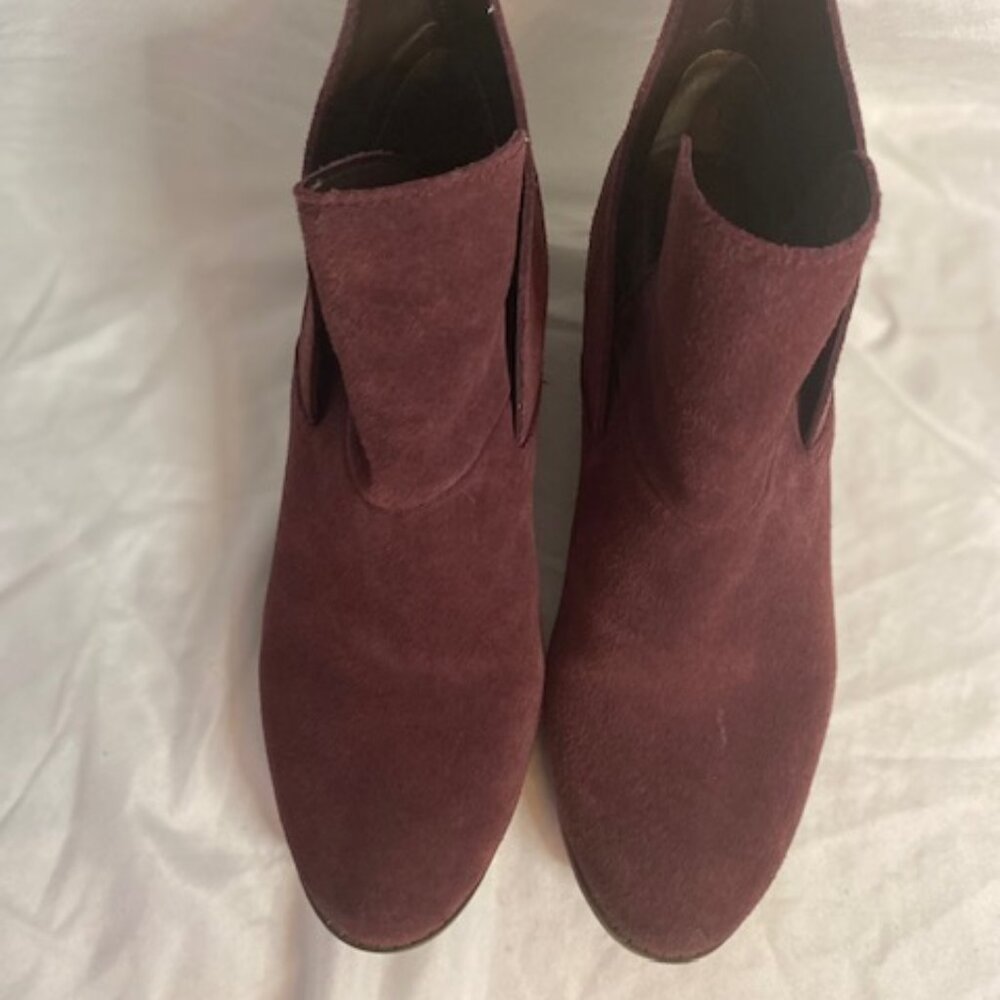 Me Too Zale Burgundy Suede Ankle Booties, size 8